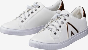 SHEEGO Sneakers in White