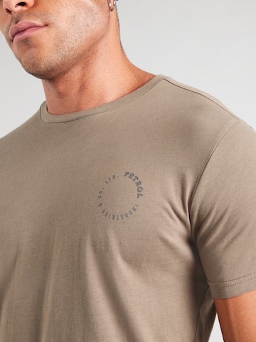 Tricou de la Petrol Industries pe gri
