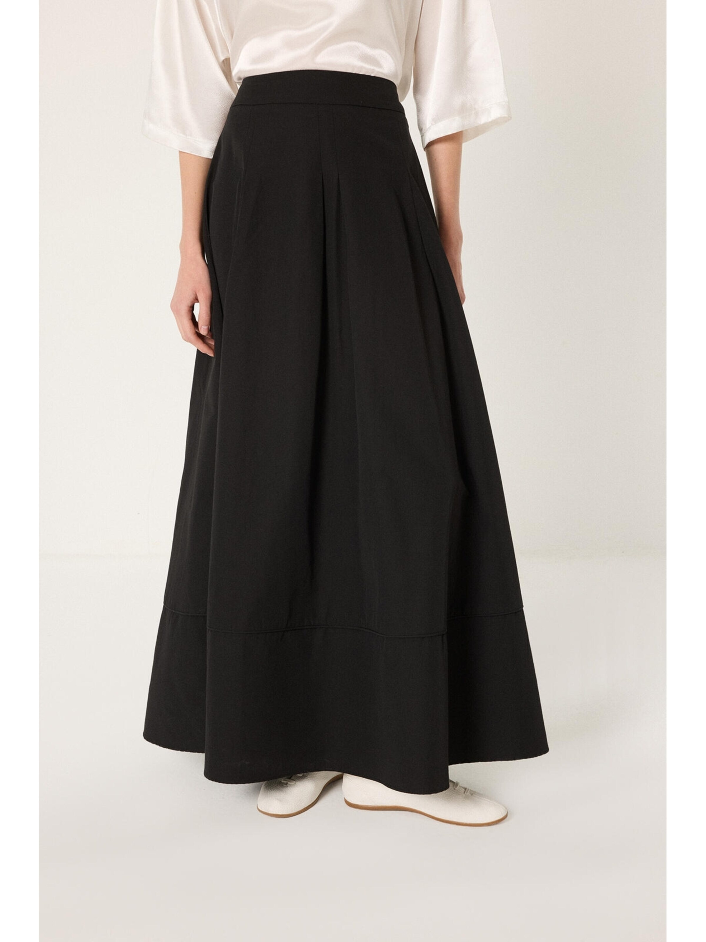 Touché Privé Rock 'A Line Skirt With Pocket Detail'‌‌‌‌‌‌‌‌‌‌ in Schwarz: Vorderseite