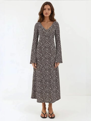 Hiccup - Vestido em castanho: frente