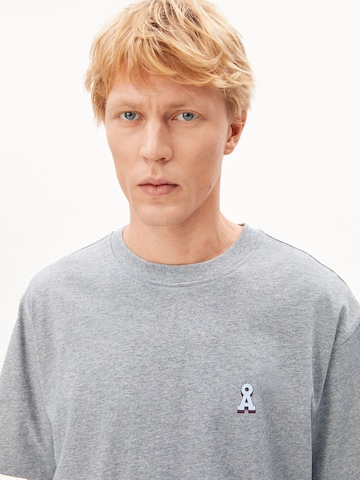 ARMEDANGELS Shirt in Grijs: voorkant