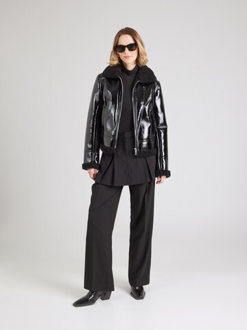 GUESS Tussenjas 'LS ANDREA FAUX SHEARLING JKT' in Zwart