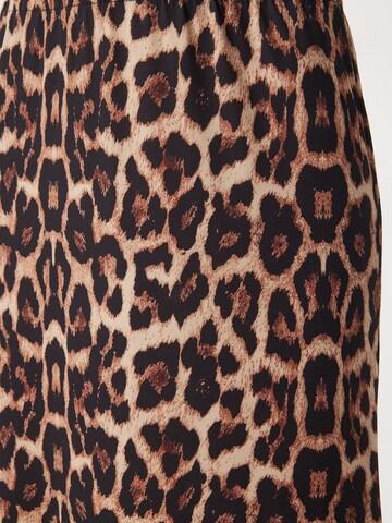 Happiness İstanbul Hame värissä musta