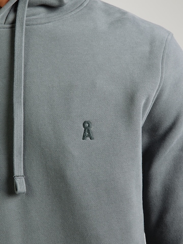 Sweat-shirt 'PAARLO' ARMEDANGELS en gris