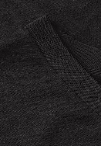 STREET ONE V-Neck T-Shirt in Schwarz