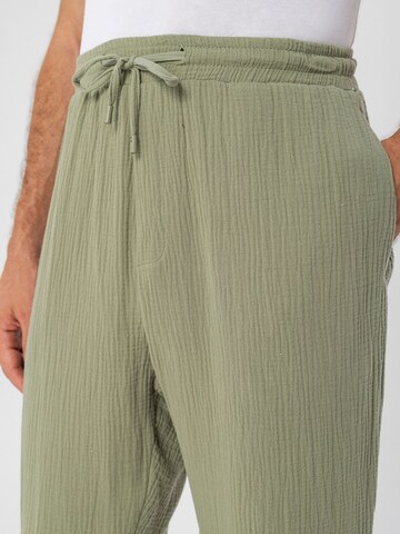 Antioch Loose fit Trousers in Green