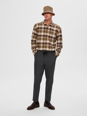 Coupe slim Pantalon 'Fred' SELECTED en gris