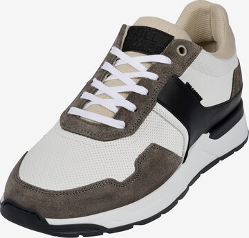 BULLBOXER Sneakers low i hvit: forside