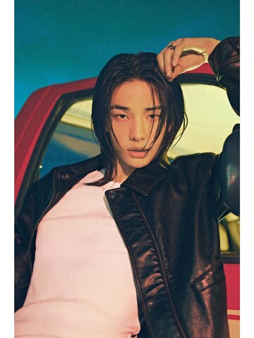 GUESS Between-Season Jacket in Black