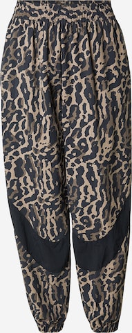 Nike Sportswear Tapered Παντελόνι σε μαύρο: μπροστά