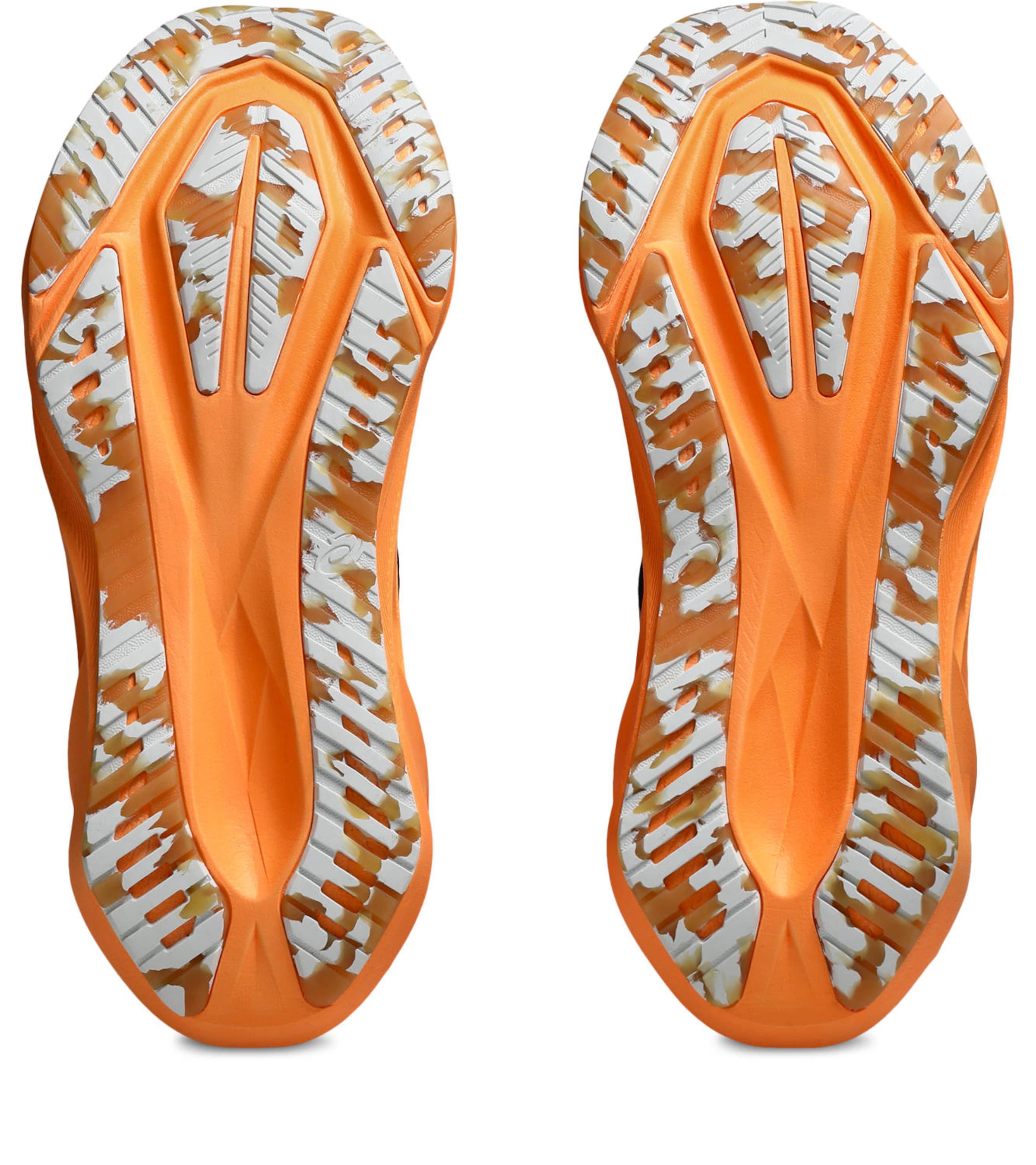 Chaussure de course 'NOVABLAST 5' ASICS en noir