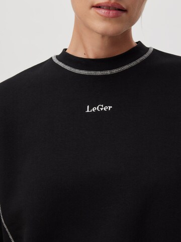 LeGer by Lena GerckeSweater majica 'Thore' - crna boja