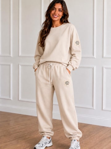 Worldclassca Sweatsuit 'Worldclassca Damen Oversize Jogginganzug' in Beige: front