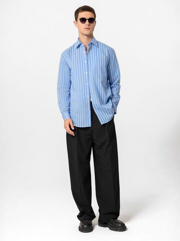 Coupe regular Chemise 'Mattia' Antioch en bleu