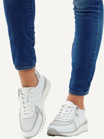 CAPRICE Sneakers in White