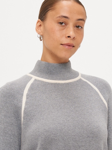 Vero Moda Petite Sweater 'VMGOLD' in Grey