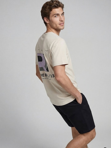 Tricou de la JJ Rebel pe bej