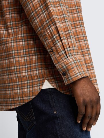 TOM TAILOR Men + Comfort fit Button Up Shirt in Brown