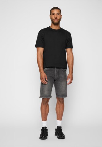 2Y Premium Regular Shorts in Schwarz