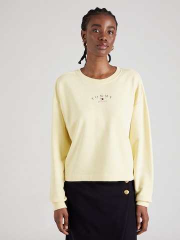 Tommy Jeans Sweatshirt 'Essential' in Geel: voorkant