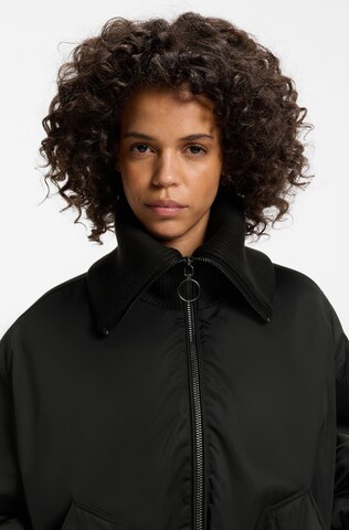 HUGO Übergangsjacke in Schwarz