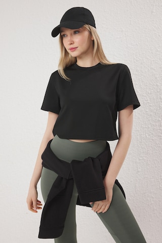 Trendyol - Camiseta en negro: frente