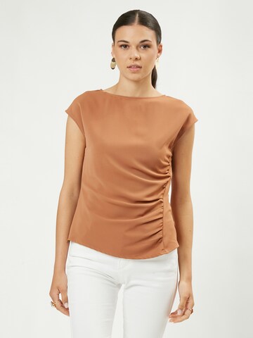 Influencer Top in Bruin: voorkant