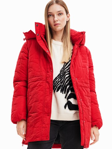 Veste d’hiver Desigual en rouge : devant