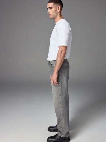 Loosefit Jeans di Next in grigio