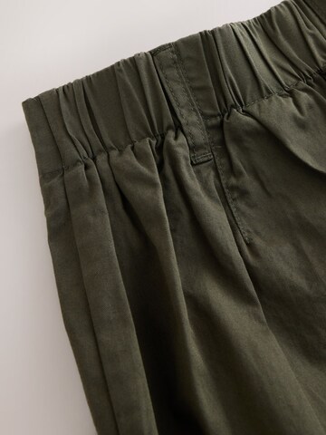 Barrel Pantaloni cutați de la Next pe verde