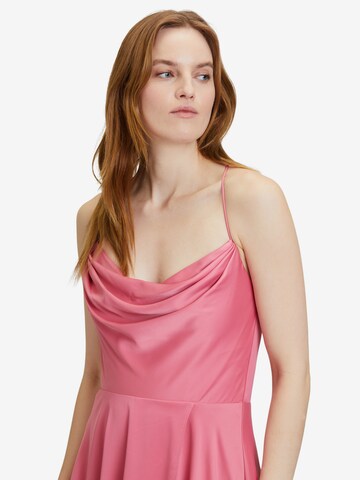 Robe de soirée Vera Mont en rose