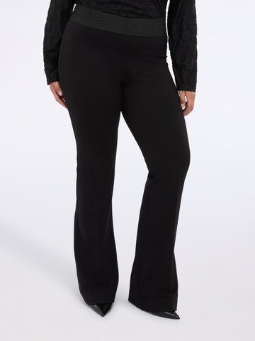 Flared Pantaloni di Fiorella Rubino in nero
