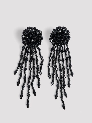 NA-KD Earrings in Black: front