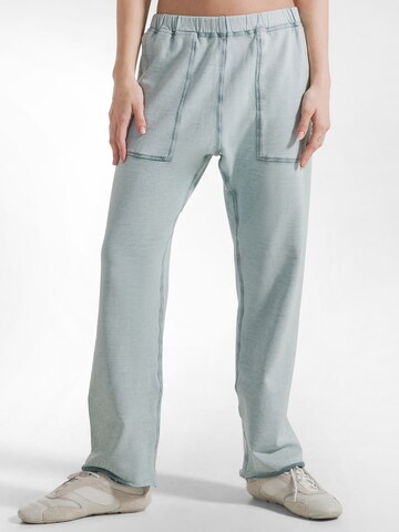 DEHA Regular Sportbroek in Blauw: voorkant