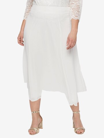 SHEEGO Skirt in White: front