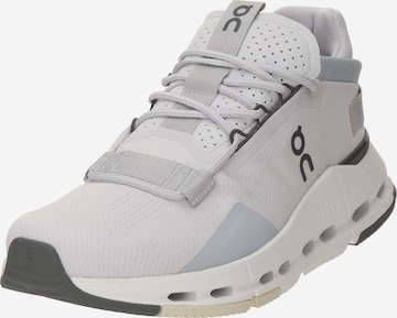 Sneaker bassa 'Cloudnova 2' di On in grigio: frontale