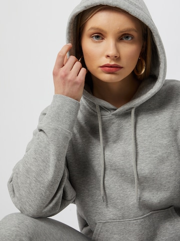 Sweat-shirt 'Alisa' WEEKDAY en gris