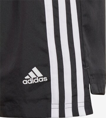 ADIDAS SPORTSWEAR - Regular Calças de desporto 'Designed To Move 3-Stripes' em preto