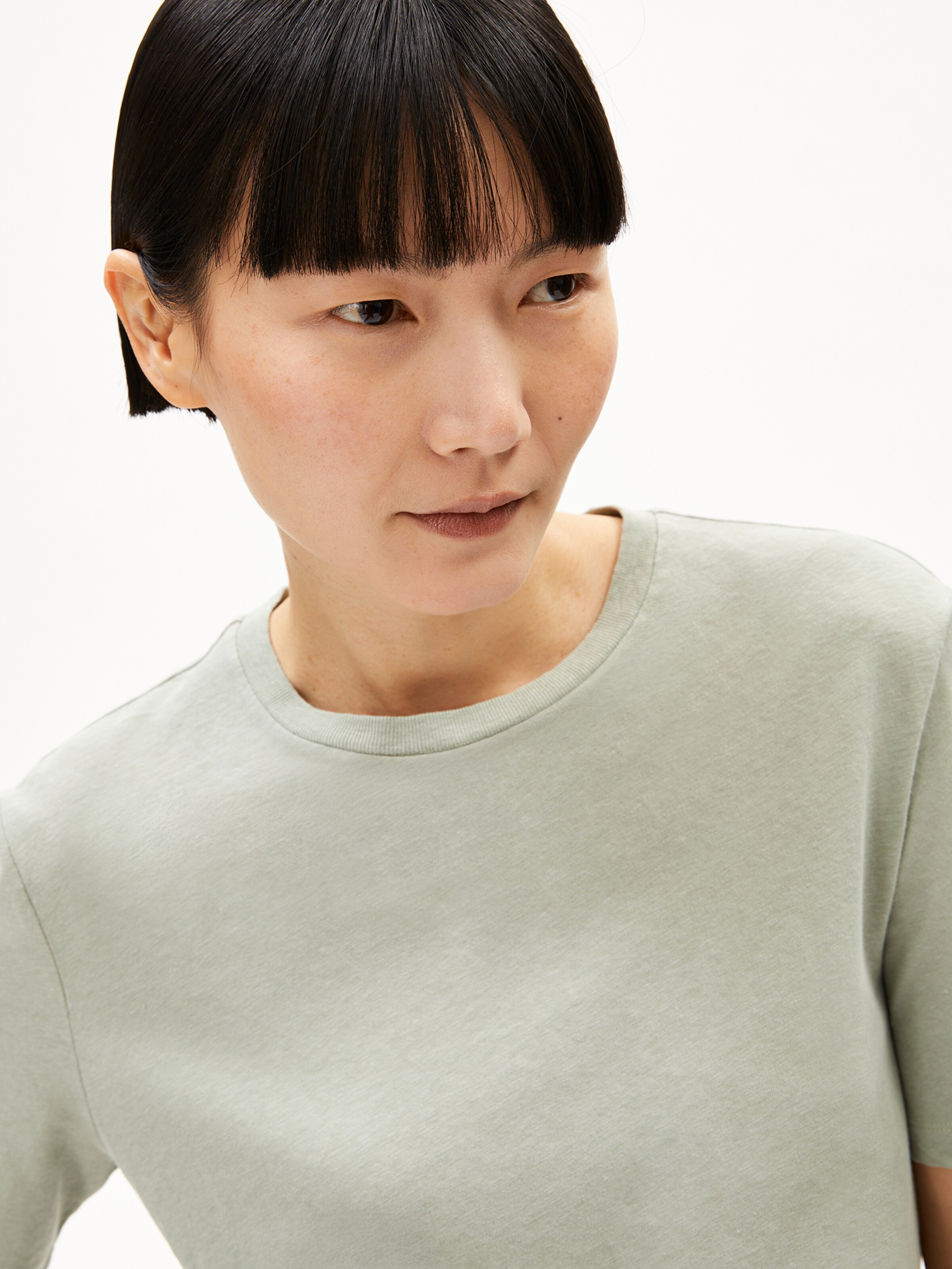 T-shirt ARMEDANGELS en vert : devant