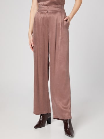 Wide leg Pantaloni con pieghe 'Silvia' di Guido Maria Kretschmer Collection in marrone: frontale