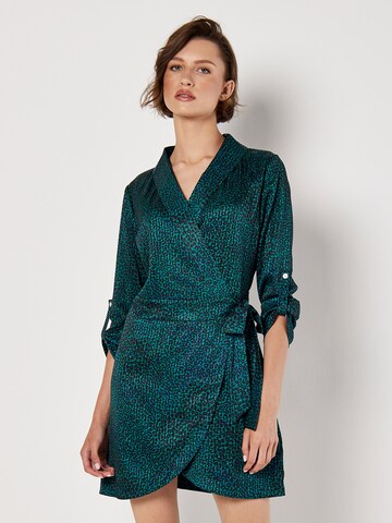 Apricot Animal Print Satin Wrap Mini Dress ' ' in Grün: Vorderseite
