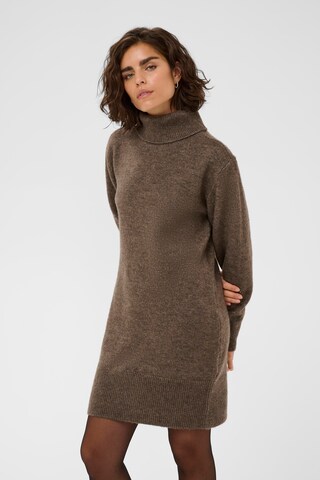 Kaffe Strikkjole ' KAmyra' i brun: forside