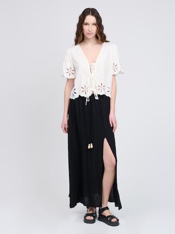 Influencer - Falda en negro