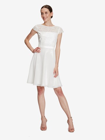 Robe de cocktail VM Vera Mont en blanc : devant