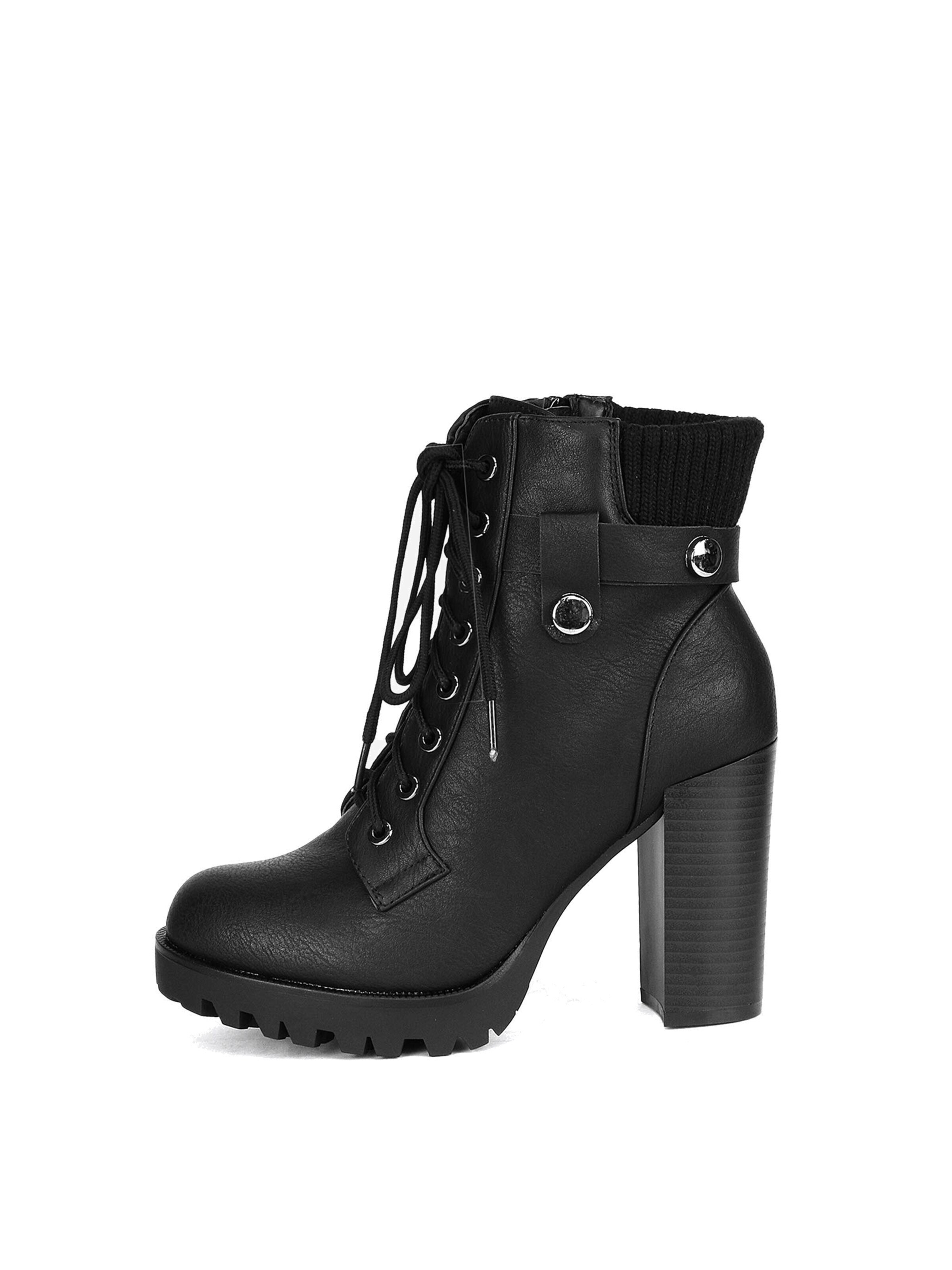 Dream Pairs Boots in Black