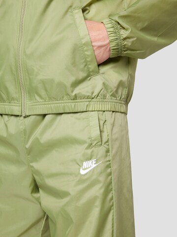 Nike Sportswear Φόρμα τρεξίματος 'Club Linded' σε πράσινο