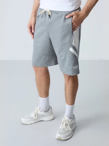 Pantalon Tommy Life en gris : devant