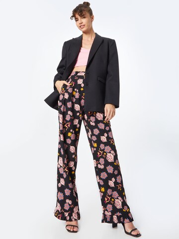 Bootcut Pantaloni cutați 'Sylvie' de la Hofmann Copenhagen pe negru