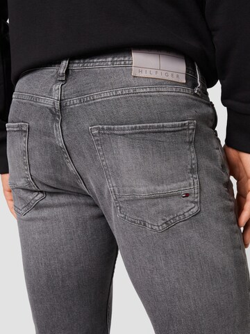 TOMMY HILFIGER Slimfit Jeans 'Denton' in Grau