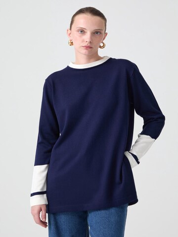 Touche Prive Trui in Blauw: voorkant